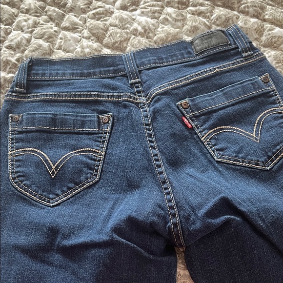 Levi's Women's 528 Curvy Bootcut - Picture 3 of 6
